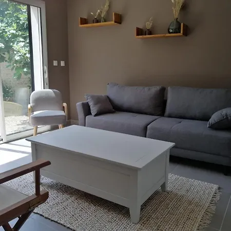 Semesterbostad Jolie Maison De Avec Un Exterieur Au Calme - Les Dragons De La Chamoiserie *